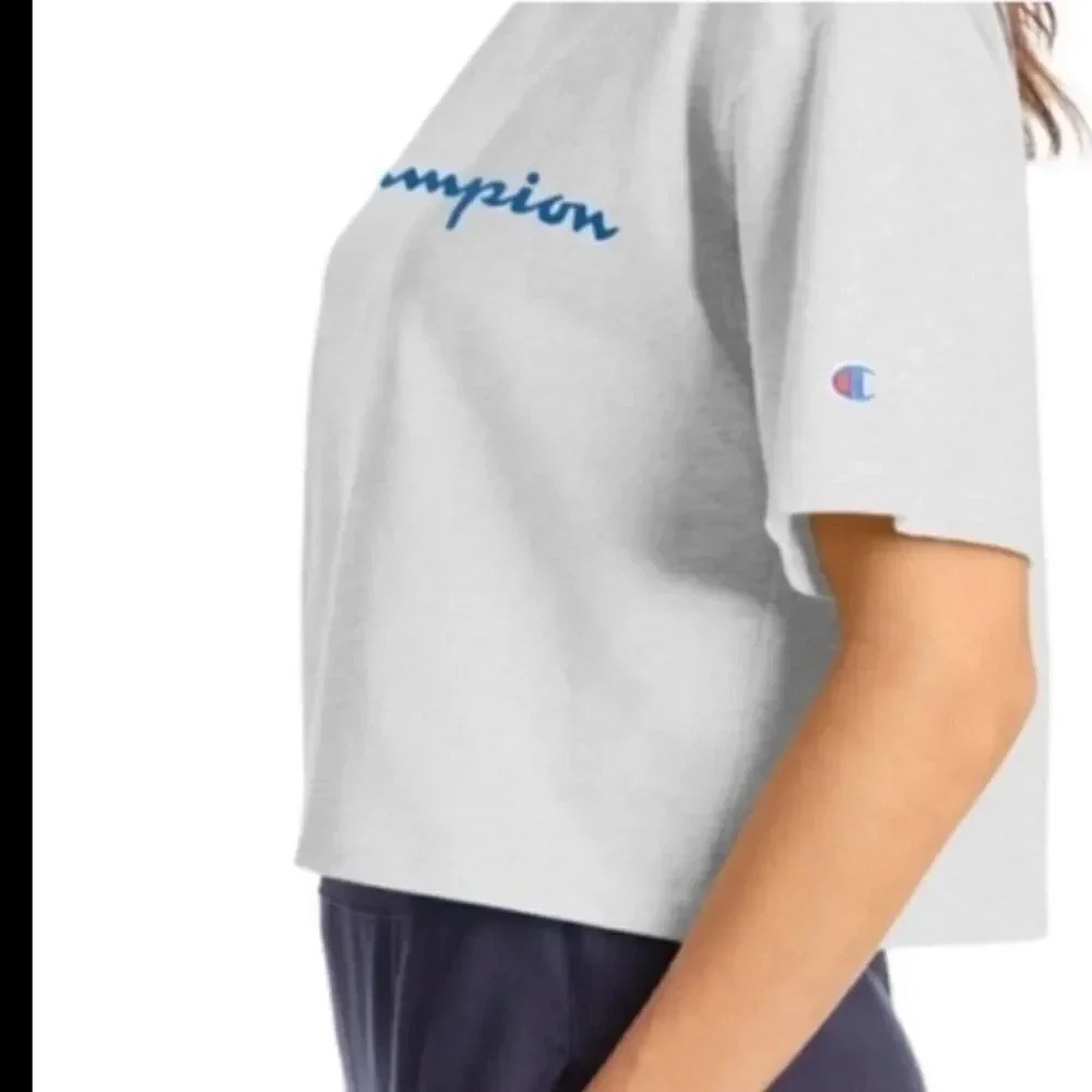NWOT WOMENS CHAMPION SCRIPT
LOGO CROPPED TEE GRAY SIZE LARGE